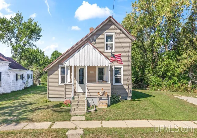 Single family home for sale at N16539 Oak St, Hermansville, MI 49847 | MLS# 50222071