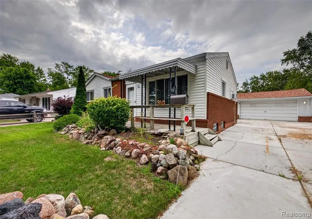Photo 3 of Single family home for sale at 310 Tamarac Dr, Davison, MI 48423 1938 | MLS# 61025934 | Listing updated on 2026-09-05