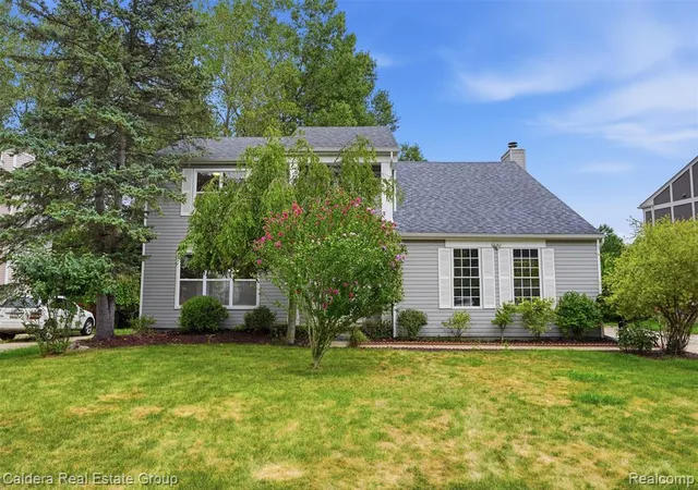 Photo 2 of Sale Pending at 1753 Dawncrest Dr, West Bloomfield, MI 48324 1113 | MLS# 61023584 | Listing updated on 2026-09-02