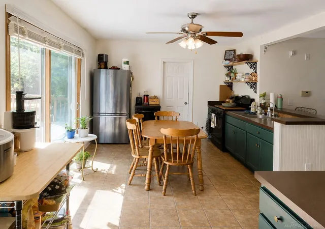 Photo 4 of Sale Pending at 2100 Pompey St, Waterford, MI 48327 | MLS# 50220090 | Listing updated on 2026-10-30