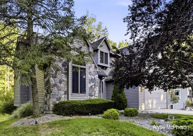 Photo 1 of Single family home for sale at 18121 Lovell Rd, Spring Lake, MI 49456 | MLS# 70554990 | Listing updated on 2026-09-10
