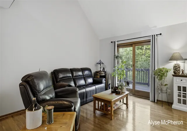 Photo 4 of Single family home for sale at 18121 Lovell Rd, Spring Lake, MI 49456 | MLS# 70554990 | Listing updated on 2026-09-10