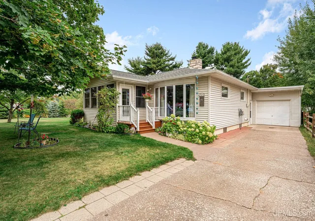 Photo 1 of Single family home for sale at 2020 W Ridge St, Marquette, MI 49855 | MLS# 50222945 | Listing updated on 2026-10-02