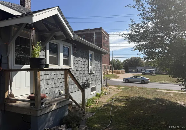 Photo 2 of Single family home for sale at 520/522 Fisher St, Marquette, MI 49855 | MLS# 50222148 | Listing updated on 2026-09-30