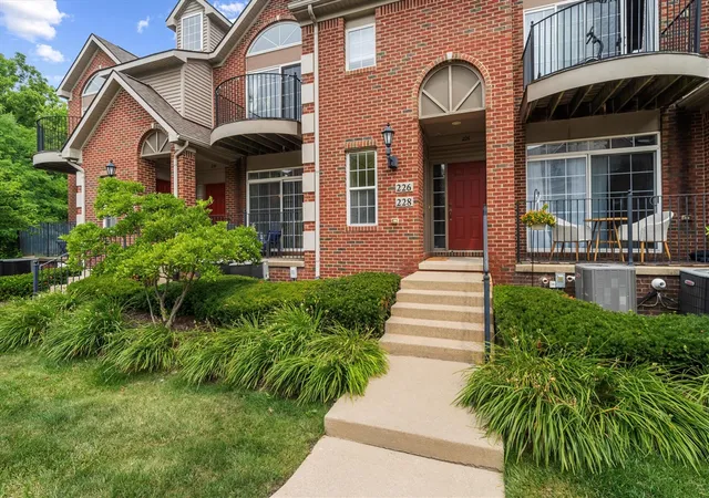 Photo 2 of Condo for sale at 228 W Oakbrook Dr, Ann Arbor, MI 48103 | MLS# 70547394 | Listing updated on 2026-09-04