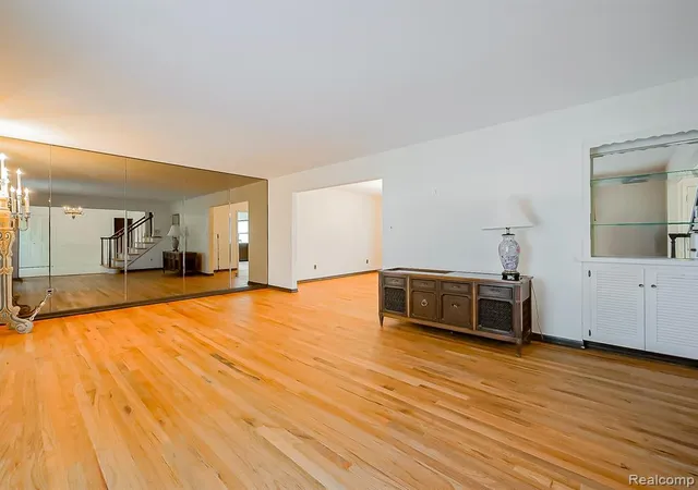 Photo 4 of Single family home for sale at 35973 Old Homestead Dr, Farmington Hills, MI 48335 2038 | MLS# 61024860 | Listing updated on 2026-08-31