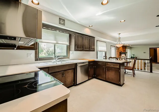 Photo 5 of Single family home for sale at 35973 Old Homestead Dr, Farmington Hills, MI 48335 2038 | MLS# 61024860 | Listing updated on 2026-08-31