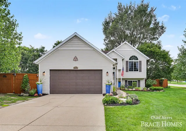 Photo 2 of Sale Pending at 6876 Northway Dr, Rockford, MI 49341 | MLS# 70556484 | Listing updated on 2026-09-04