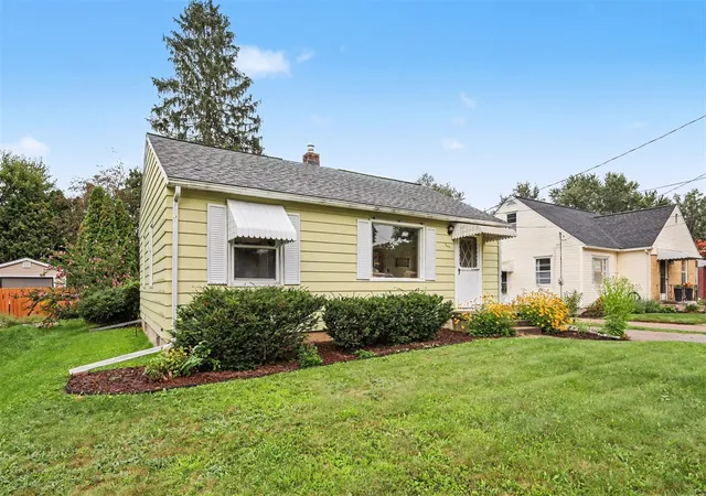 Photo 1 of Sale Pending at 544 Charlotte Ave, Grand Rapids, MI 49504 | MLS# 70556216 | Listing updated on 2026-09-08
