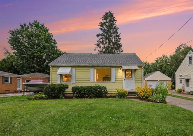 Photo 3 of Sale Pending at 544 Charlotte Ave, Grand Rapids, MI 49504 | MLS# 70556216 | Listing updated on 2026-09-08