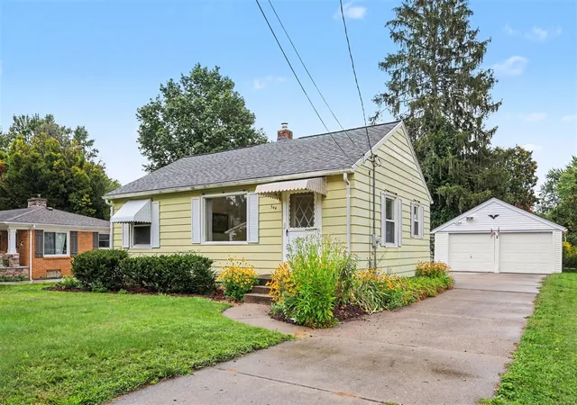 Photo 3 of Sale Pending at 544 Charlotte Ave, Grand Rapids, MI 49504 | MLS# 70556216 | Listing updated on 2026-09-08