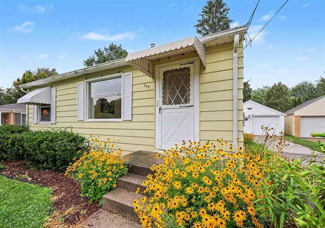 Photo 4 of Sale Pending at 544 Charlotte Ave, Grand Rapids, MI 49504 | MLS# 70556216 | Listing updated on 2026-09-08