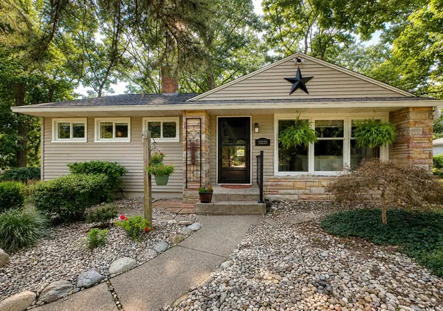 Photo 1 of Sale Pending at 3221 Virginia Ave, Kalamazoo, MI 49004 | MLS# 70555208 | Listing updated on 2026-09-10