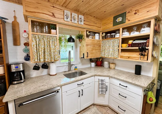 Photo 4 of Sale Pending at 3221 Virginia Ave, Kalamazoo, MI 49004 | MLS# 70555208 | Listing updated on 2026-09-10