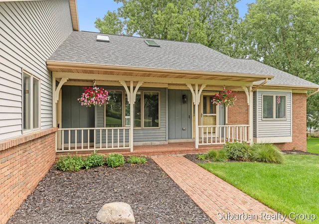 Photo 3 of Sale Pending at 2543 Glencairin Dr, Grand Rapids, MI 49504 | MLS# 70551503 | Listing updated on 2026-09-23