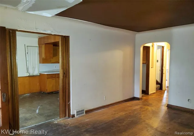 Photo 3 of Single family home for sale at 10521 Somerset Ave, Detroit, MI 48224 | MLS# 61025491 | Listing updated on 2026-10-20