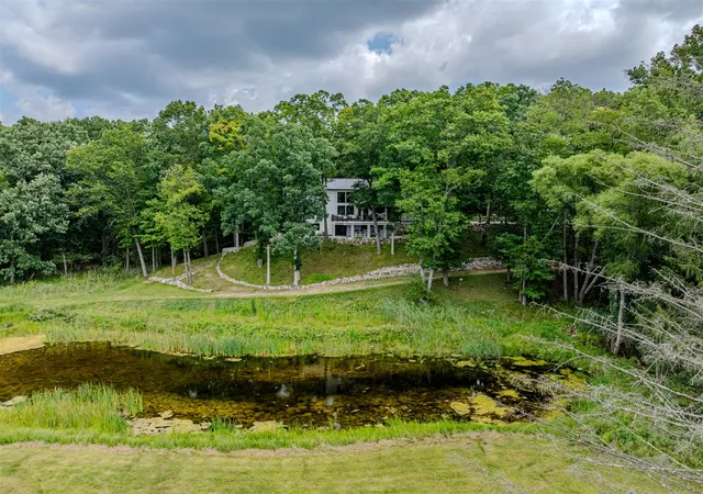 Photo 4 of Single family home for sale at 7373 Thornapple Dales Dr, Alto, MI 49302 | MLS# 70555135 | Listing updated on 2026-09-17