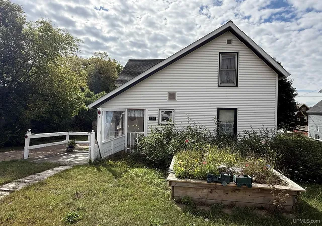 Photo 1 of Single family home for sale at 726 N Lincoln Dr, Hancock, MI 49930 | MLS# 50222150 | Listing updated on 2026-10-20