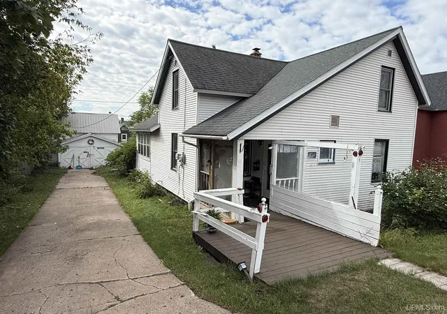 Photo 2 of Single family home for sale at 726 N Lincoln Dr, Hancock, MI 49930 | MLS# 50222150 | Listing updated on 2026-10-20