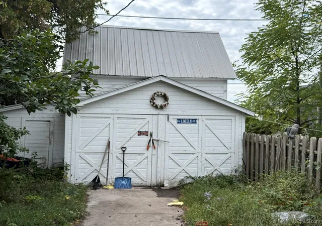 Photo 3 of Single family home for sale at 726 N Lincoln Dr, Hancock, MI 49930 | MLS# 50222150 | Listing updated on 2026-10-20