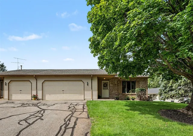 Listing Photo 3 - Condo for sale in building located at 6661 Leisure Creek Dr, Caledonia, MI 49316