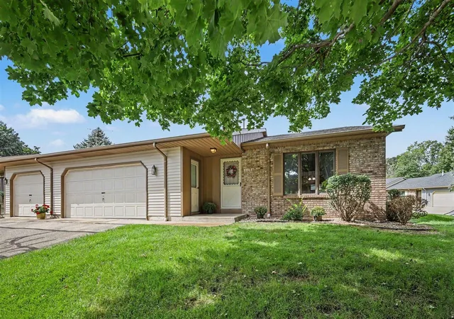 Listing Photo 4 - Condo for sale in building located at 6661 Leisure Creek Dr, Caledonia, MI 49316