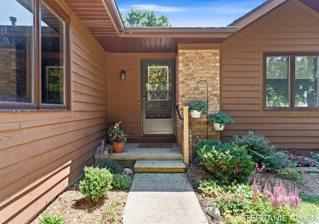 Photo 3 of Single family home for sale at 4624 Wyatt St, Grandville, MI 49418 | MLS# 70556322 | Listing updated on 2026-09-10