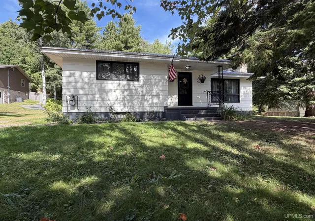 Photo 1 of Single family home for sale at 1404 Pioneer Rd, Marquette, MI 49855 | MLS# 50221742 | Listing updated on 2026-09-29