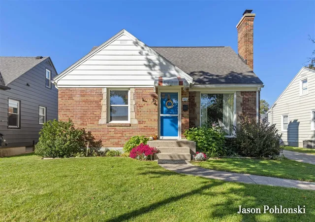 Photo 1 of Sale Pending at 1805 Fremont Ave, Grand Rapids, MI 49504 | MLS# 70563540 | Listing updated on 2026-10-19