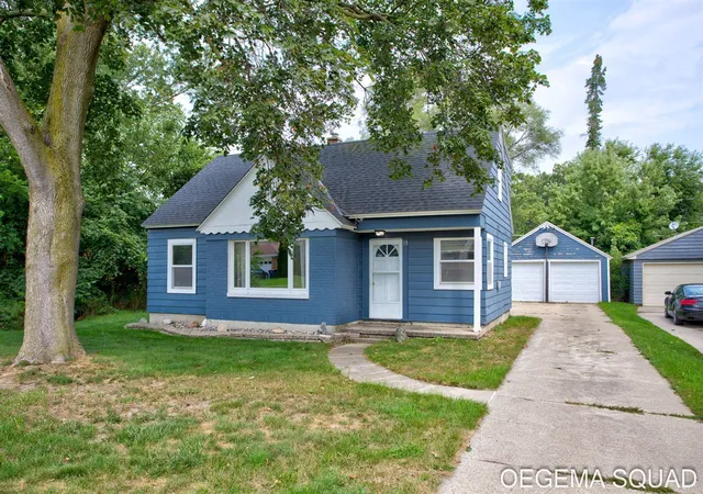 Photo 1 of Single family home for sale at 15 E 35th St, Holland, MI 49423 | MLS# 70555048 | Listing updated on 2026-09-09