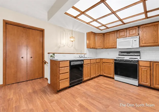 Listing Photo 4 - Condo for sale in building located at 1134 Amberwood W Dr, Byron Center, MI 49315