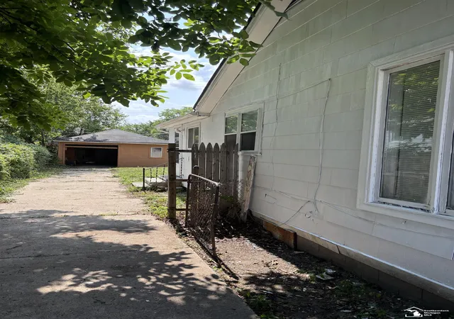 Photo 4 of Single family home for sale at 7616 Meadow St, Warren, MI 48091 | MLS# 50219437 | Listing updated on 2026-09-18