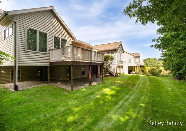 Listing Photo 4 - Condo for sale in building located at 2532 Highridge Hls Ln, Grand Rapids, MI 49546