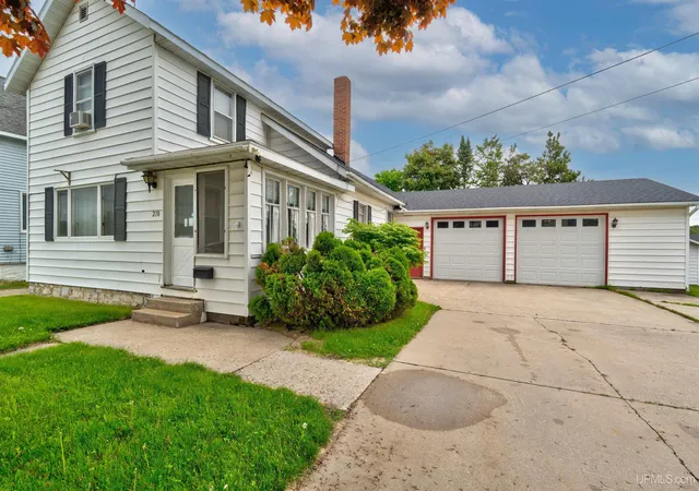 Photo 3 of Single family home for sale at 218 N Houghton Ave, Manistique, MI 49854 | MLS# 50220624 | Listing updated on 2026-09-09