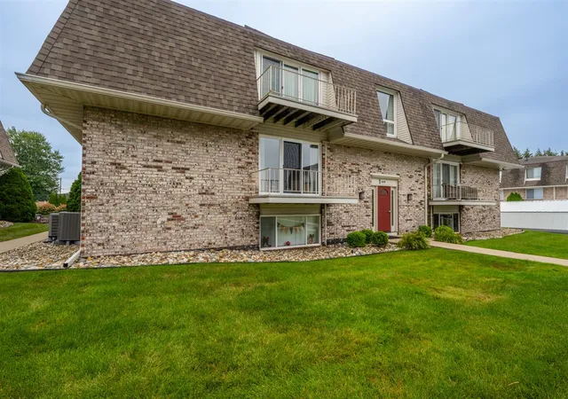 Photo 1 of Sale Pending at 3618 Lakeshore Dr #8, Saint Joseph, MI 49085 | MLS# 70555390 | Listing updated on 2026-09-07