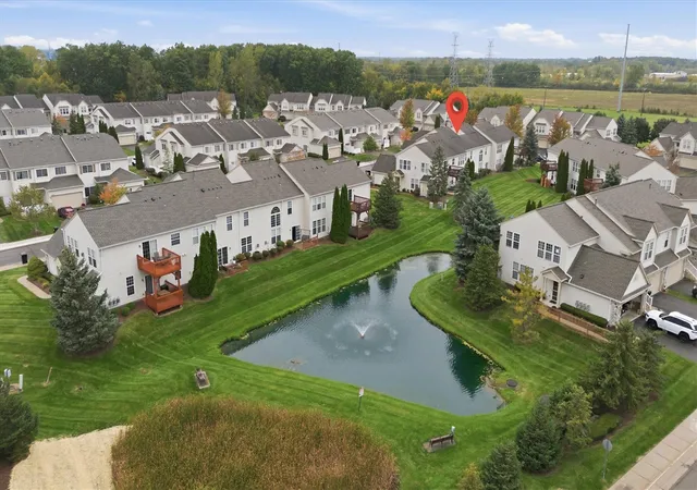 Listing Photo 3 - Condo for sale in building located at 26649 Kirkway Dr, Woodhaven, MI 48183