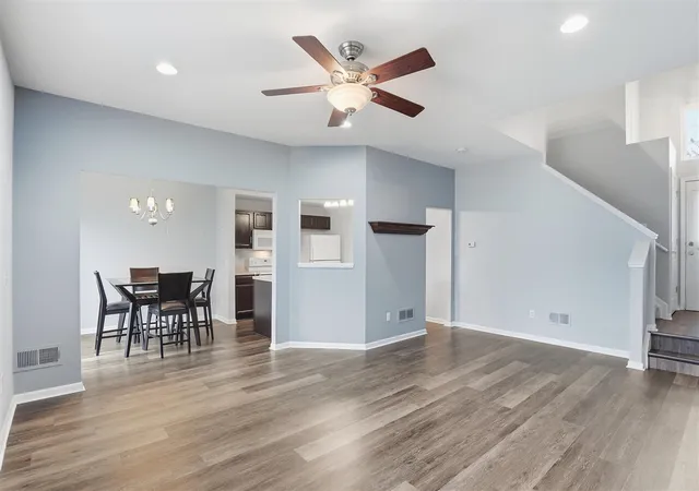 Listing Photo 4 - Condo for sale in building located at 26649 Kirkway Dr, Woodhaven, MI 48183
