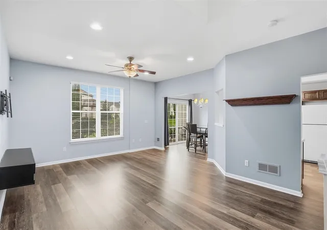 Listing Photo 5 - Condo for sale in building located at 26649 Kirkway Dr, Woodhaven, MI 48183