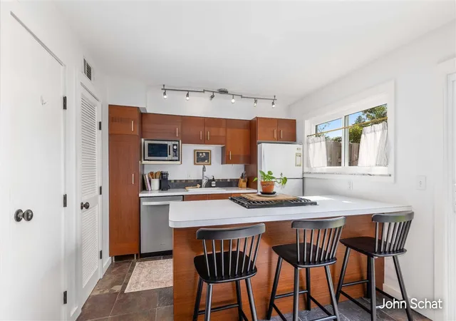Listing Photo 1 - Condo for sale in building located at 2471 Abbington Dr, Grand Rapids, MI 49506 - Unit #