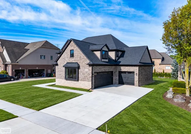 Photo 2 of Single family home for sale at 54679 White Pine Ln, Shelby Twp, MI 48315 | MLS# 50221609 | Listing updated on 2026-10-12