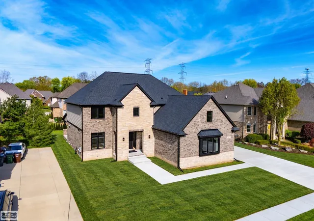 Photo 3 of Single family home for sale at 54679 White Pine Ln, Shelby Twp, MI 48315 | MLS# 50221609 | Listing updated on 2026-10-12