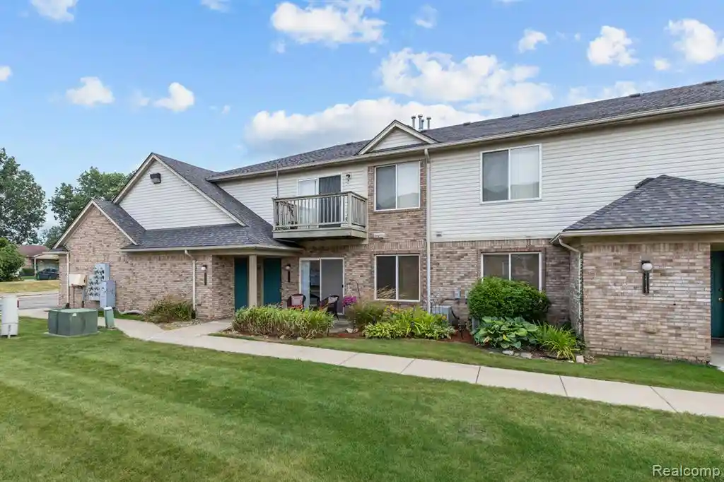 Listing Photo 1 - Condo for sale in 24149 Wedgewood Cir located at 24149 Wedgewood Cir, Warren, MI 48091 - Unit 24149 Wedgewood Cir