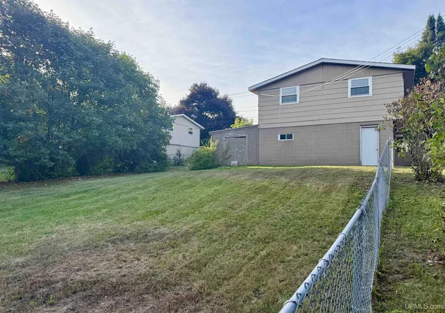 Photo 2 of Single family home for sale at 907 Altamont St, Marquette, MI 49855 | MLS# 50223670 | Listing updated on 2026-10-15