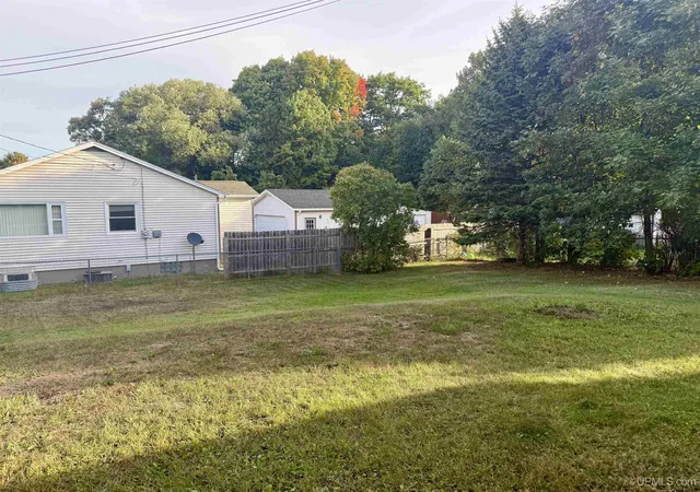 Photo 3 of Single family home for sale at 907 Altamont St, Marquette, MI 49855 | MLS# 50223670 | Listing updated on 2026-10-15