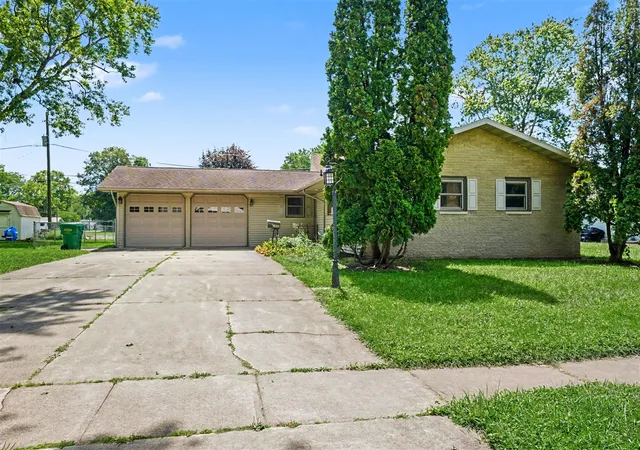 Photo 1 of Single family home for sale at 1806 Broadway St, Niles, MI 49120 | MLS# 70554797 | Listing updated on 2026-09-15