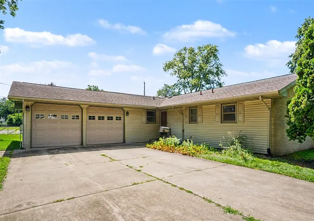 Photo 3 of Single family home for sale at 1806 Broadway St, Niles, MI 49120 | MLS# 70554797 | Listing updated on 2026-09-15