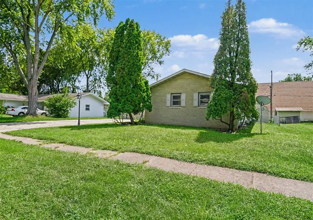 Photo 3 of Single family home for sale at 1806 Broadway St, Niles, MI 49120 | MLS# 70554797 | Listing updated on 2026-09-15
