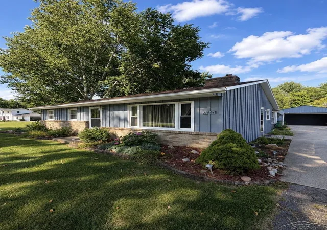 Photo 1 of Sale Pending at 21991 Huron River Dr, New Boston, MI 48164 | MLS# 50219308 | Listing updated on 2026-10-13
