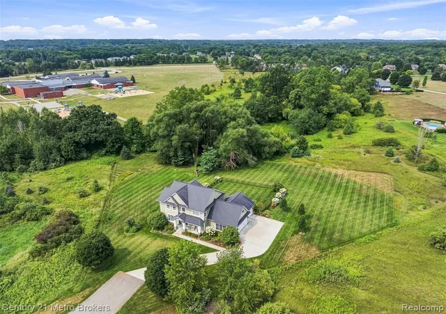 Photo 3 of Single family home for sale at 8275 Stonebrook Ln, Clarkston, MI 48348 | MLS# 61025225 | Listing updated on 2026-09-12