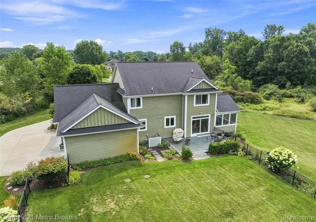 Photo 4 of Single family home for sale at 8275 Stonebrook Ln, Clarkston, MI 48348 | MLS# 61025225 | Listing updated on 2026-09-12